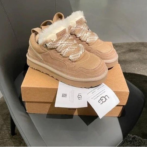 UGG Women's Beige Sneakers with White Fur - Picture 3 of 5